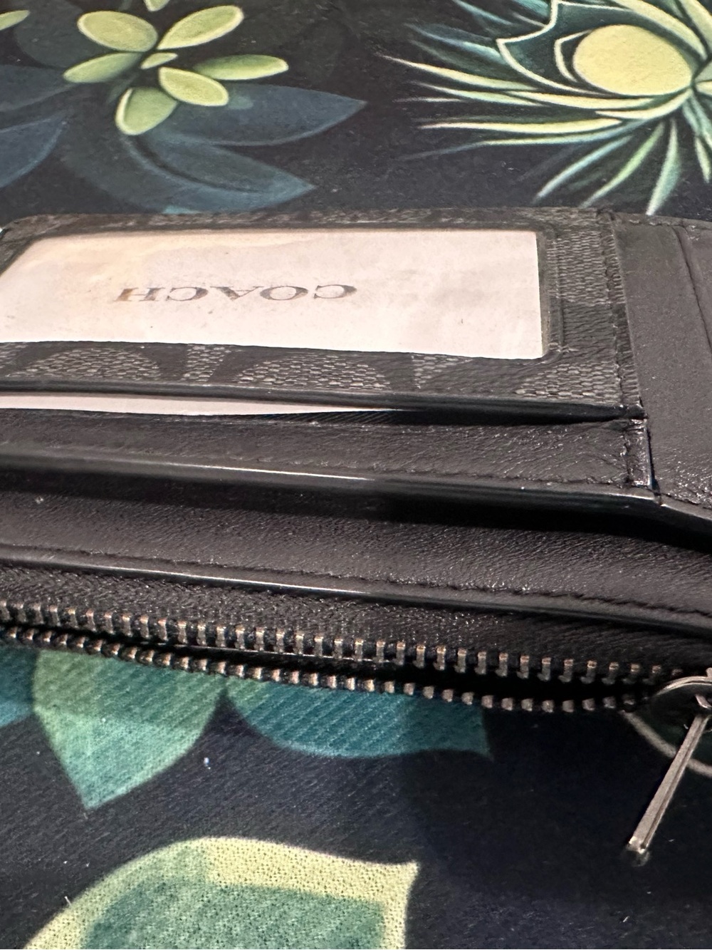 Coach ID Wallet - Picture 3 of 6